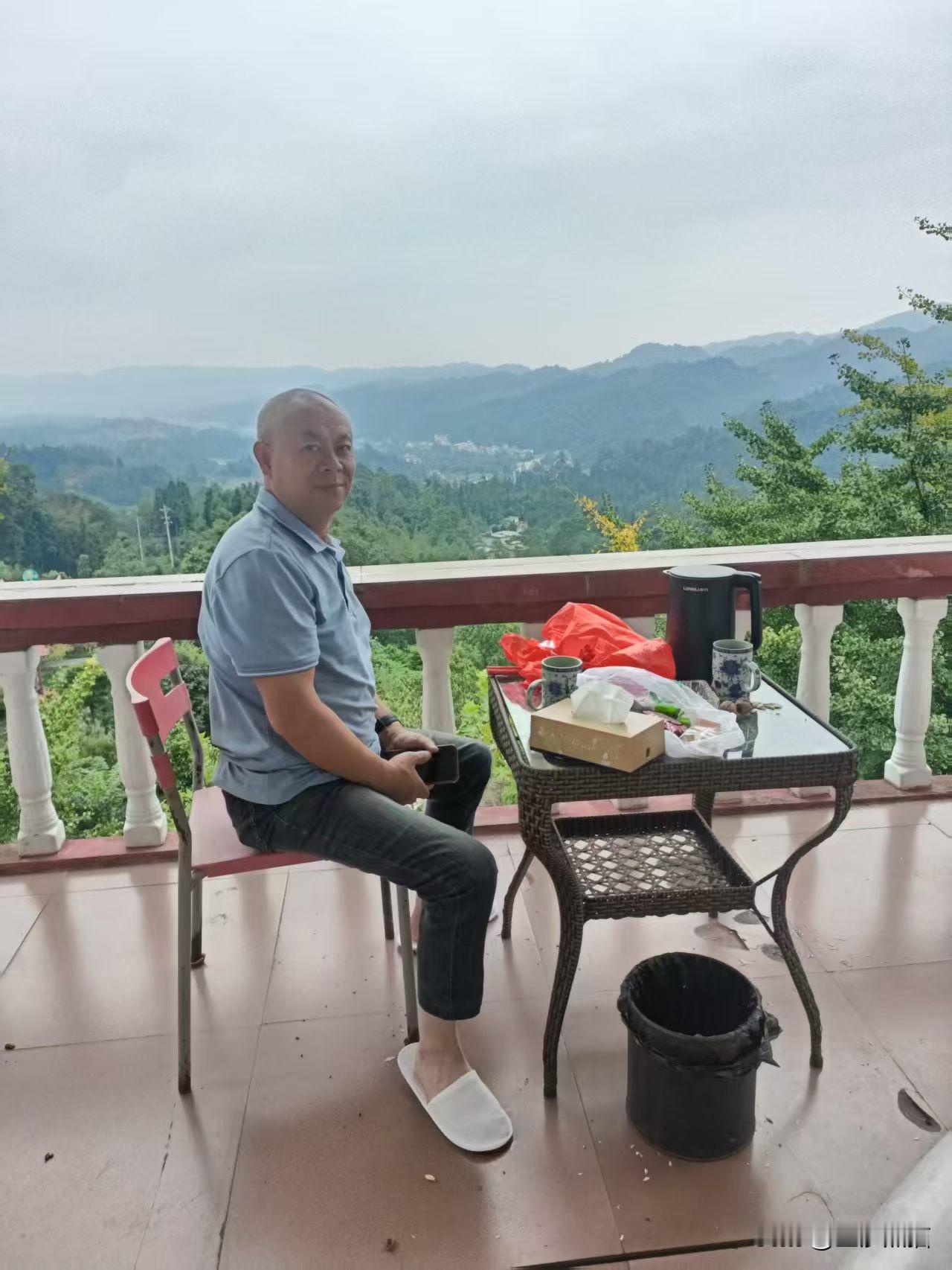 舒心农场，体现着乡村姑娘的细腻和用心。
位于雅安碧峰峡风景区畔的舒心农场，坐落在