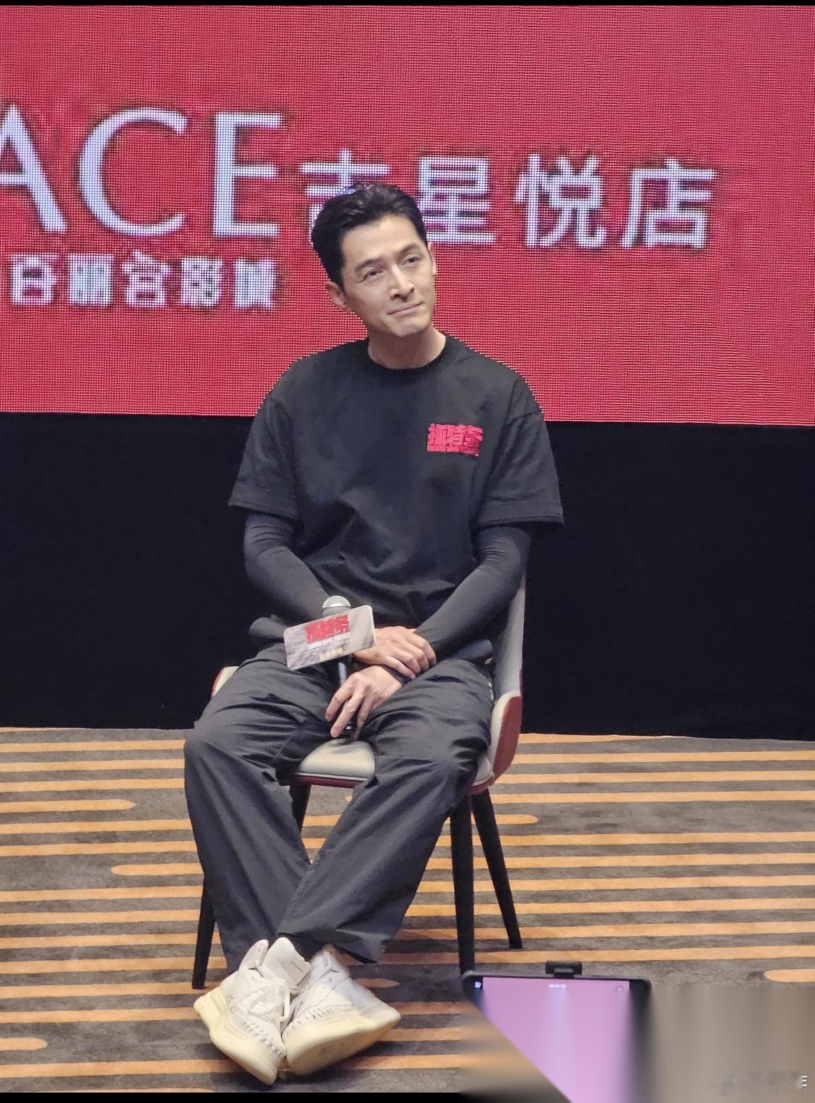 有一个预感  不知道该不该说，说了怕被群攻。 胡歌可能演不了什么好电影。不是因为
