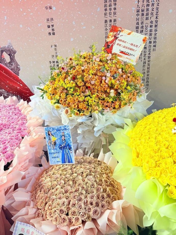 陈丽君一路走来，配得上这么多鲜花