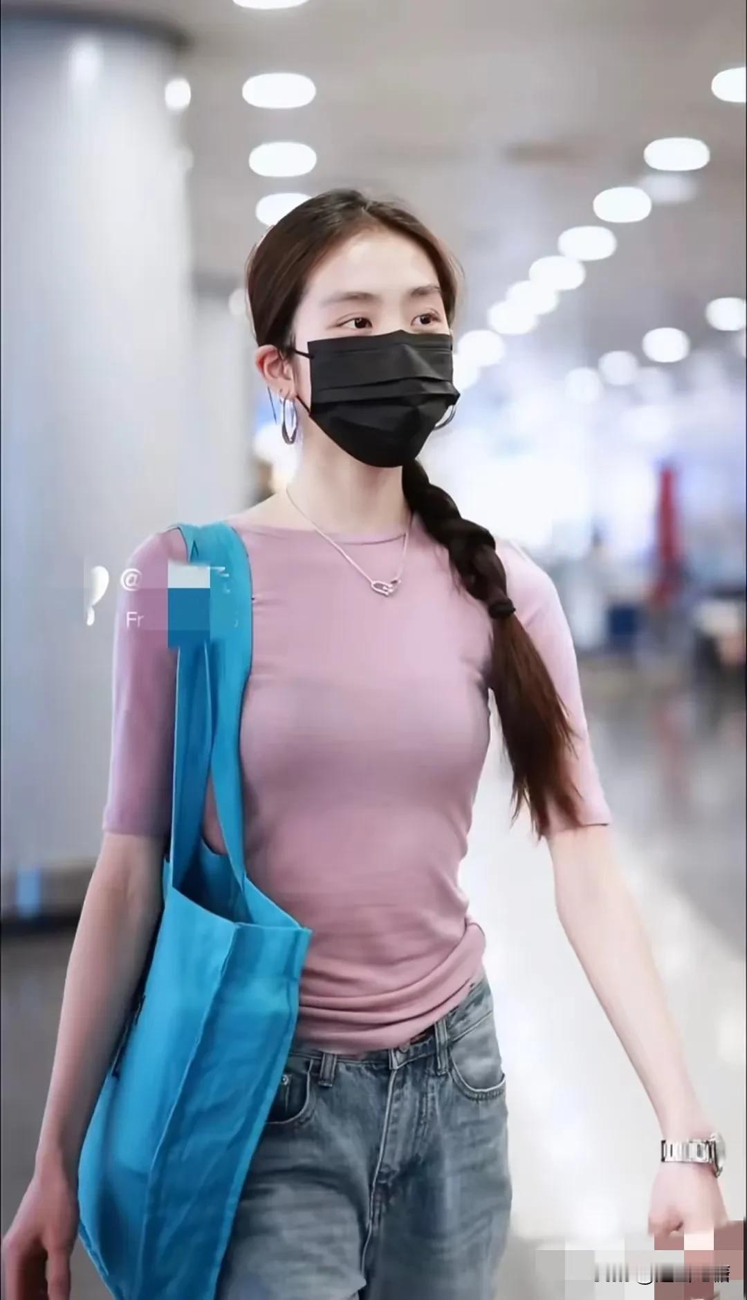 黄磊19岁女儿黄多多漫画身材好绝