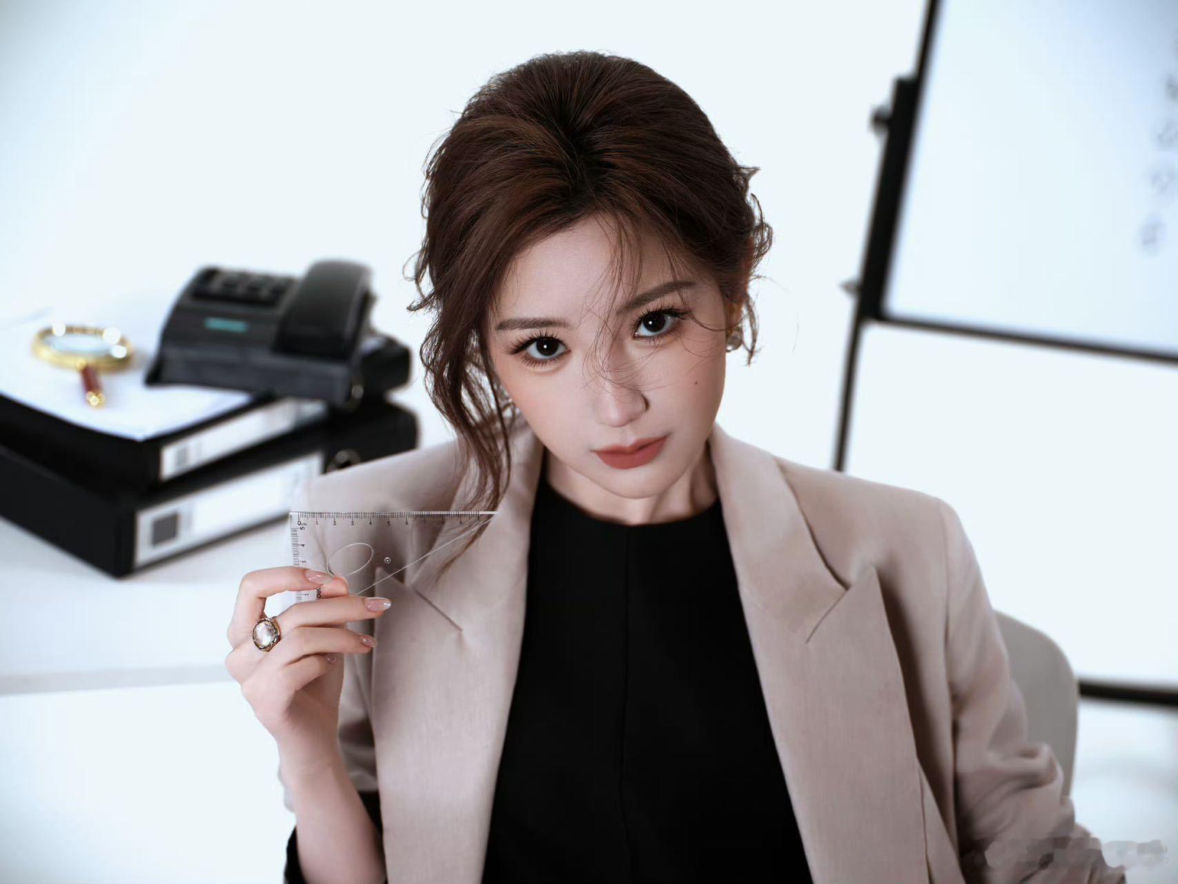 毛晓彤回应出演十日终焉肖战毛晓彤合作十日终焉看到毛晓彤挑战文巧云这个角色，真是对