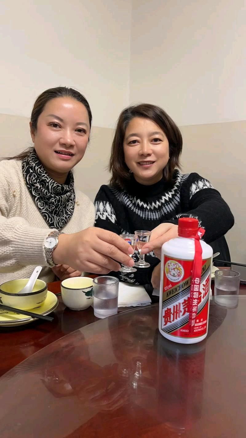 上联：清茶煮岁月，下联你来对浊酒论古今