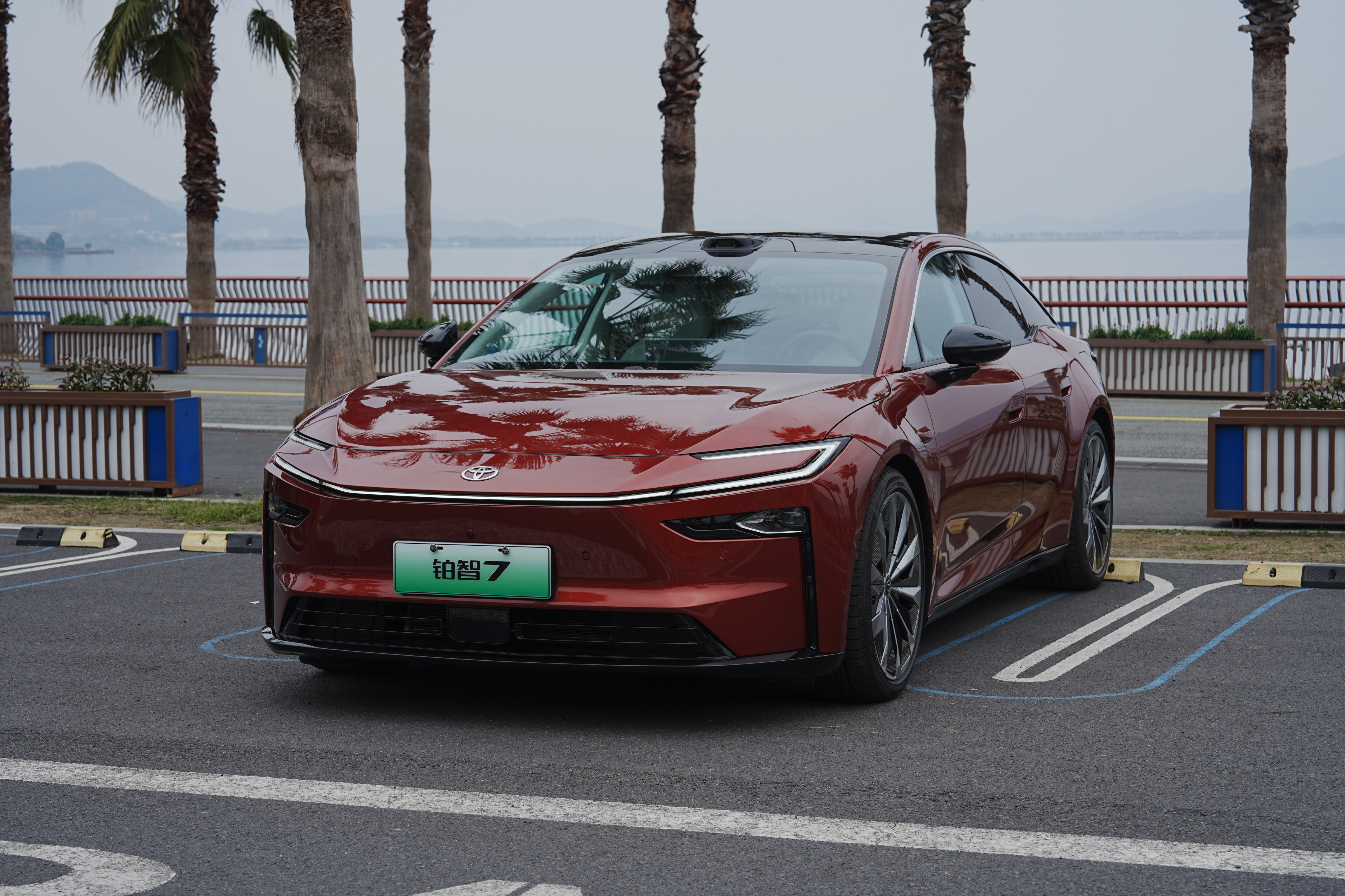 铂智7首轮媒体动态首测已开启，市场的目光都聚焦到这台车的真实动态表现上。这次首测