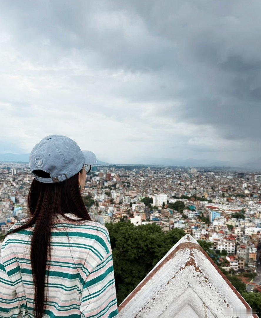 李沁也太美了吧，旅行照很舒服～ 