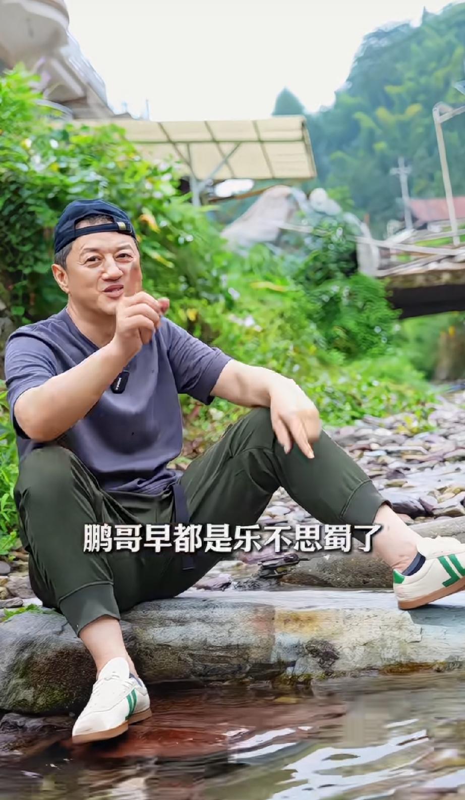 李亚鹏：除了狗肉什么都吃。下一秒吓晕

鹏哥在茶山上不辛苦，让大家不要心疼他，这