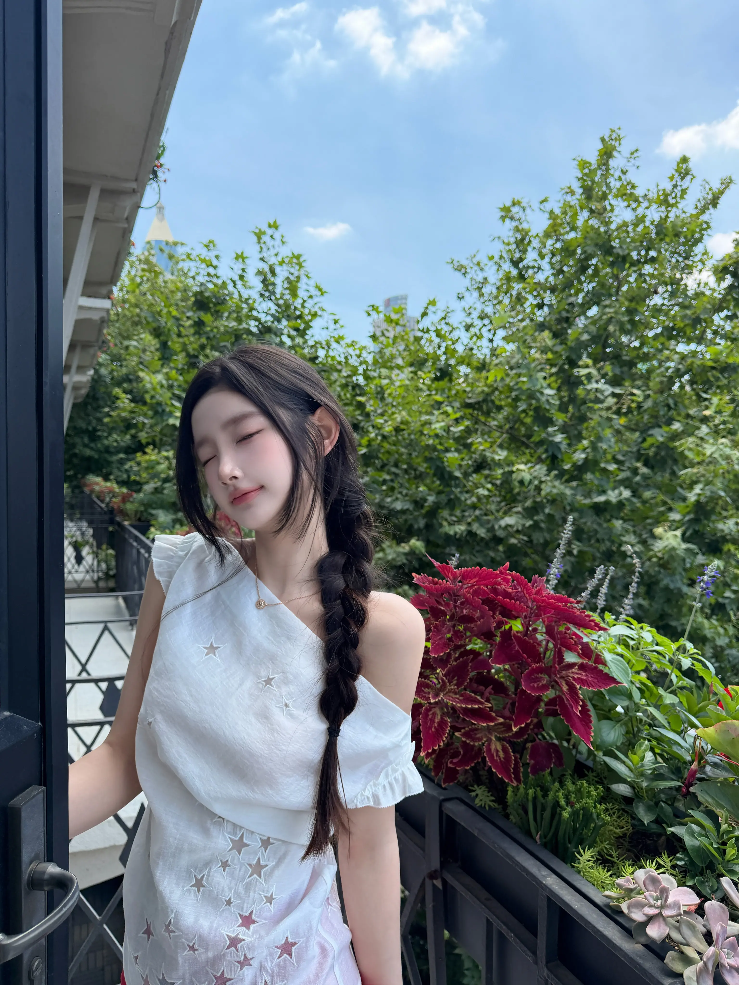 爱自己的明媚。