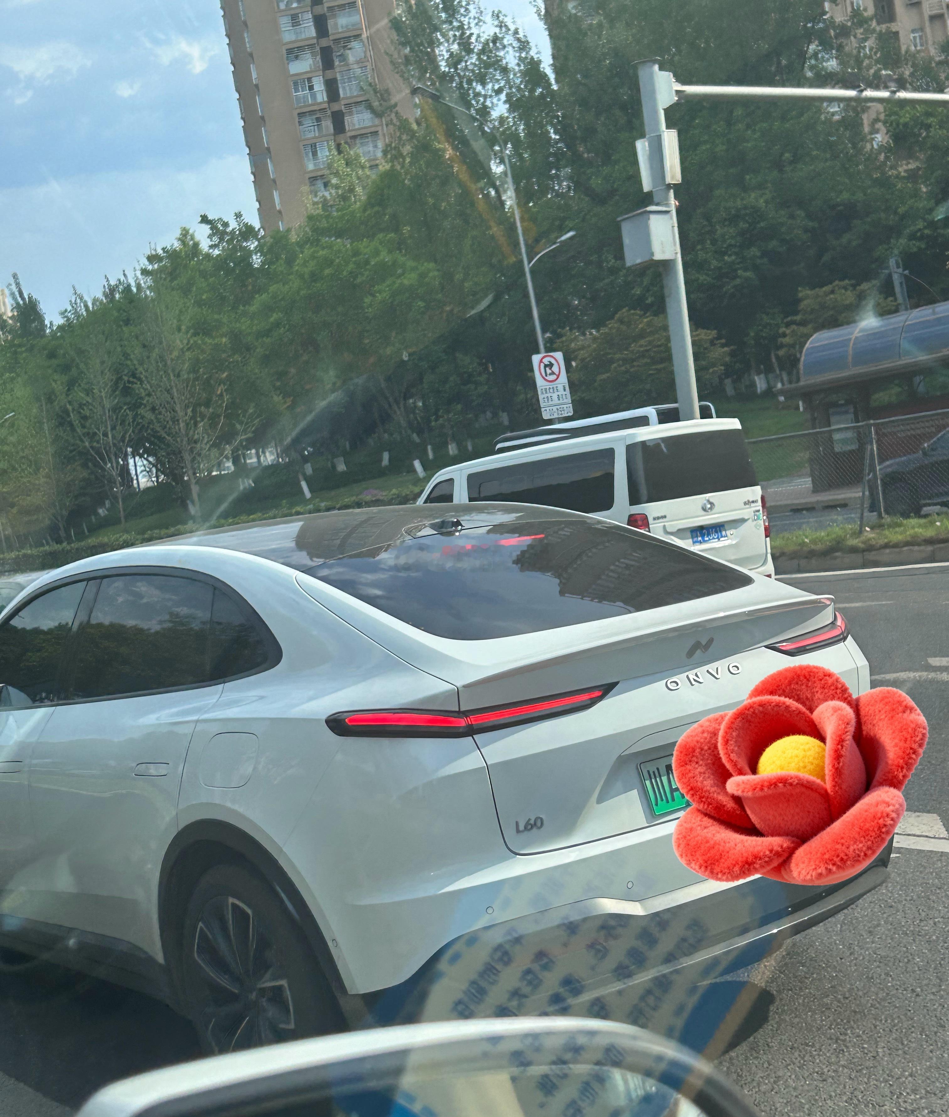 第一次在成都三环路上见乐道L60