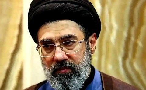 国仇家恨记心头，硬刚到底不低头。
长江后浪推前浪，维护尊严不畏惧。 ​​​