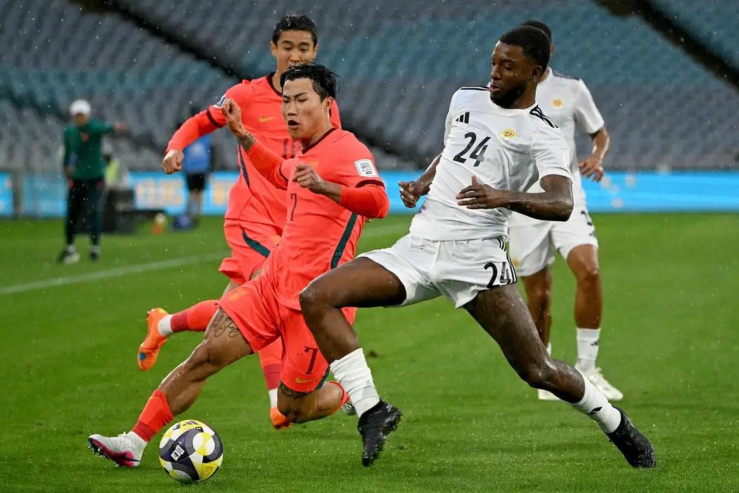 没想到进世界杯的库拉索被中国队2比0击溃，号称“荷兰3队”的库拉索也太水了，中国