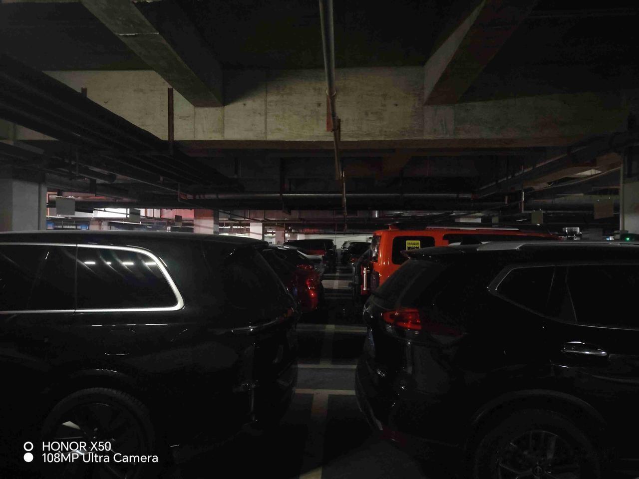 我的今日状态：😁轻松愉快
我这里的天气：🌤️多云1月26日小区地下车库