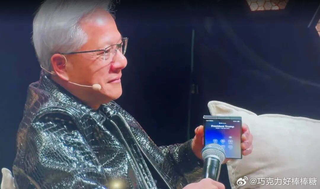 同样是折叠屏，三星八代机型迭代，铰链屏幕都经过市场检验，苹果初代还需要时间验证。