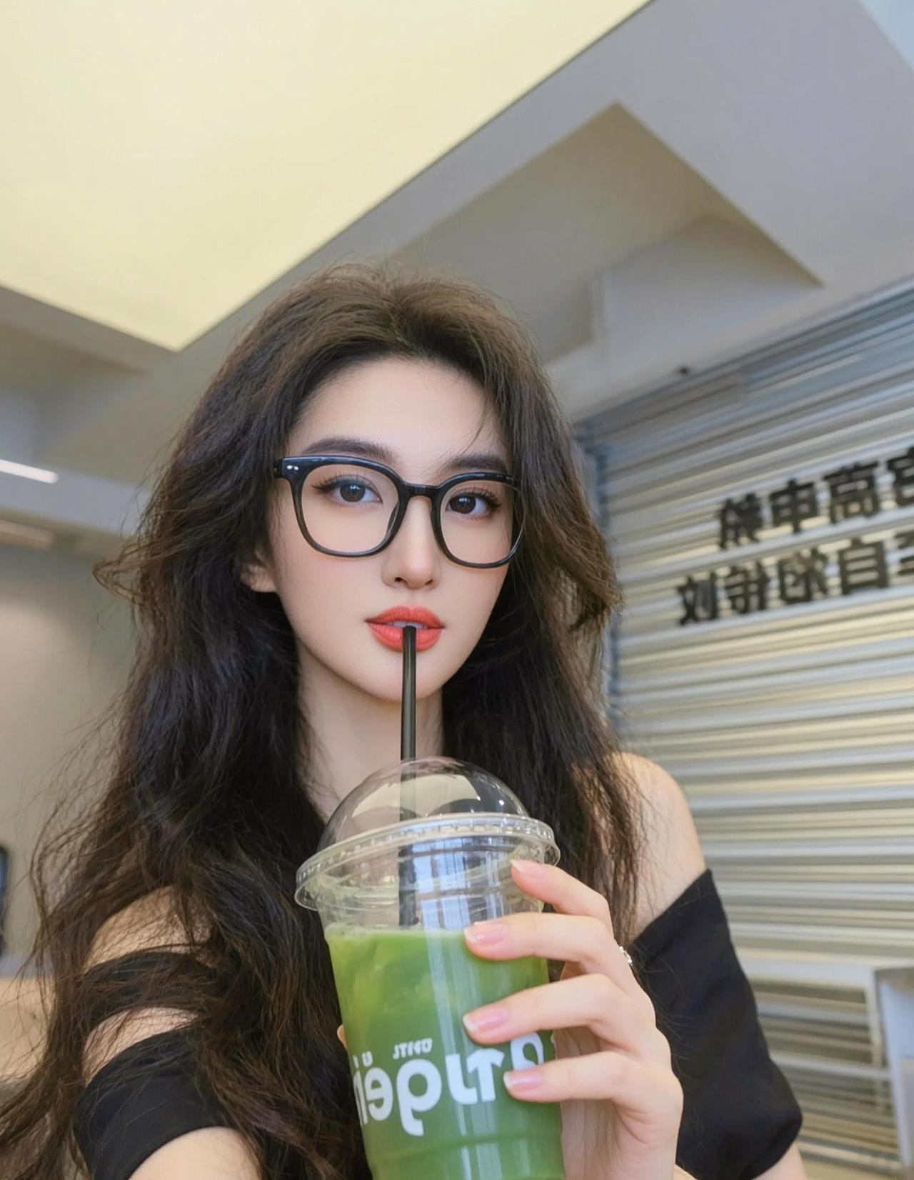 眼镜自留款，黑色高级抖音ai创作 打卡一个新look 日常分享 眼镜