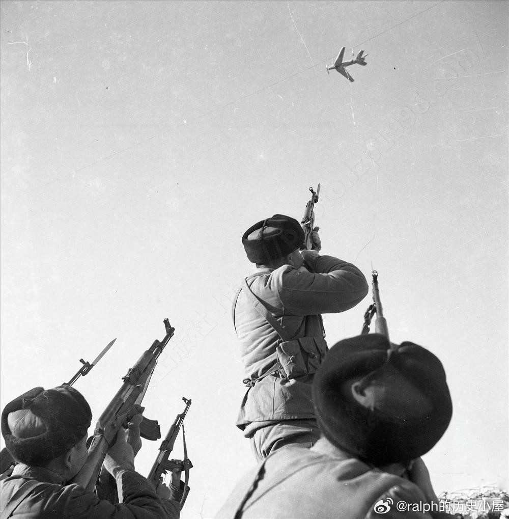 1970年在三台子小荒沟村支农的战士，在训练打飞机军事历史全触达