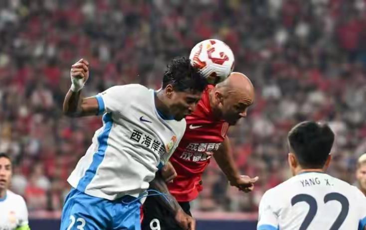 成都蓉城看你的了！山东泰山阻击上海海港成功。
中超联赛第28轮，今天下午进行的山