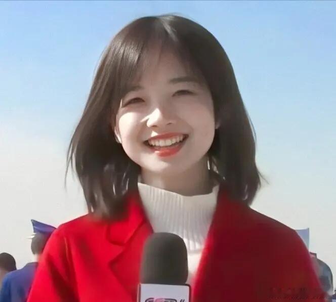 王冰冰带着明媚的笑容回来了 王冰冰的笑容真的是治愈利器，再次看到她的相关画面格外