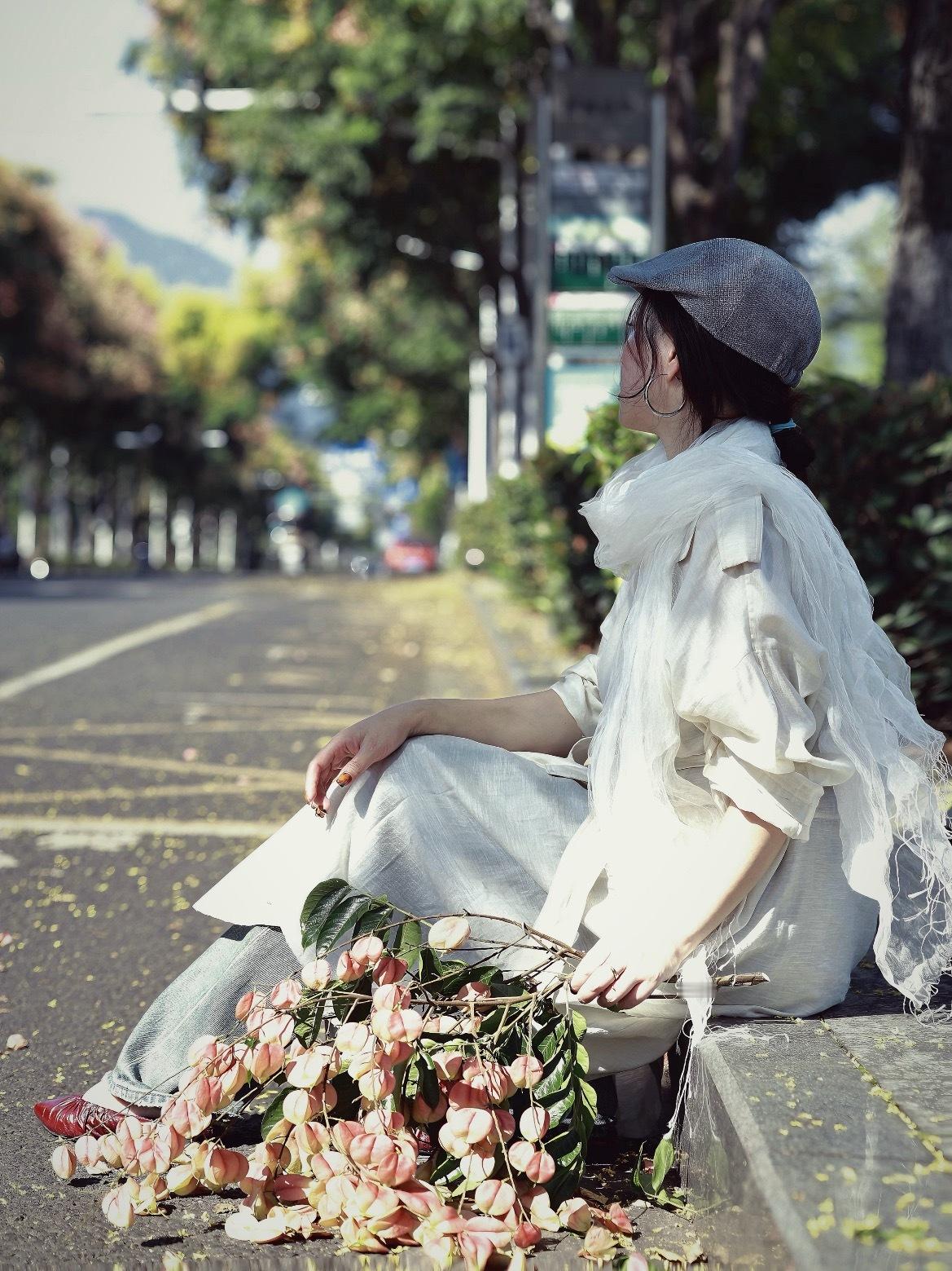 -红色的栾树花也像春日的樱花，温柔又治愈。 ​​​
