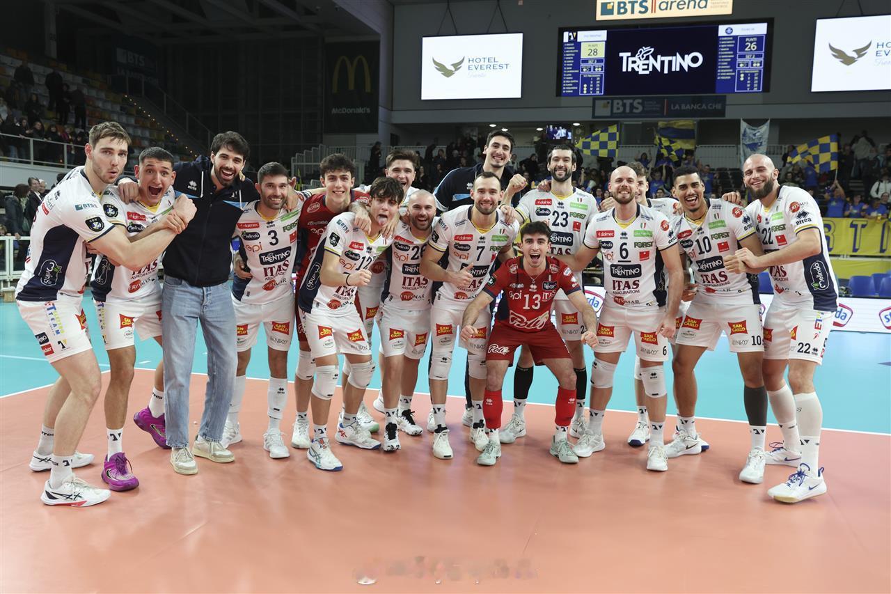 【欧冠男排特伦蒂诺157分钟3-2艰难逆转图尔 弗雷40分】国际排坛战报速递 1