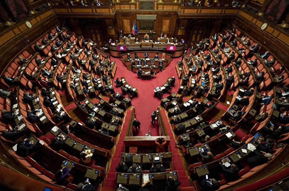 中国两线开建航母，2035年破9艘？特朗普断送美国最后一次自救机会
中国到203