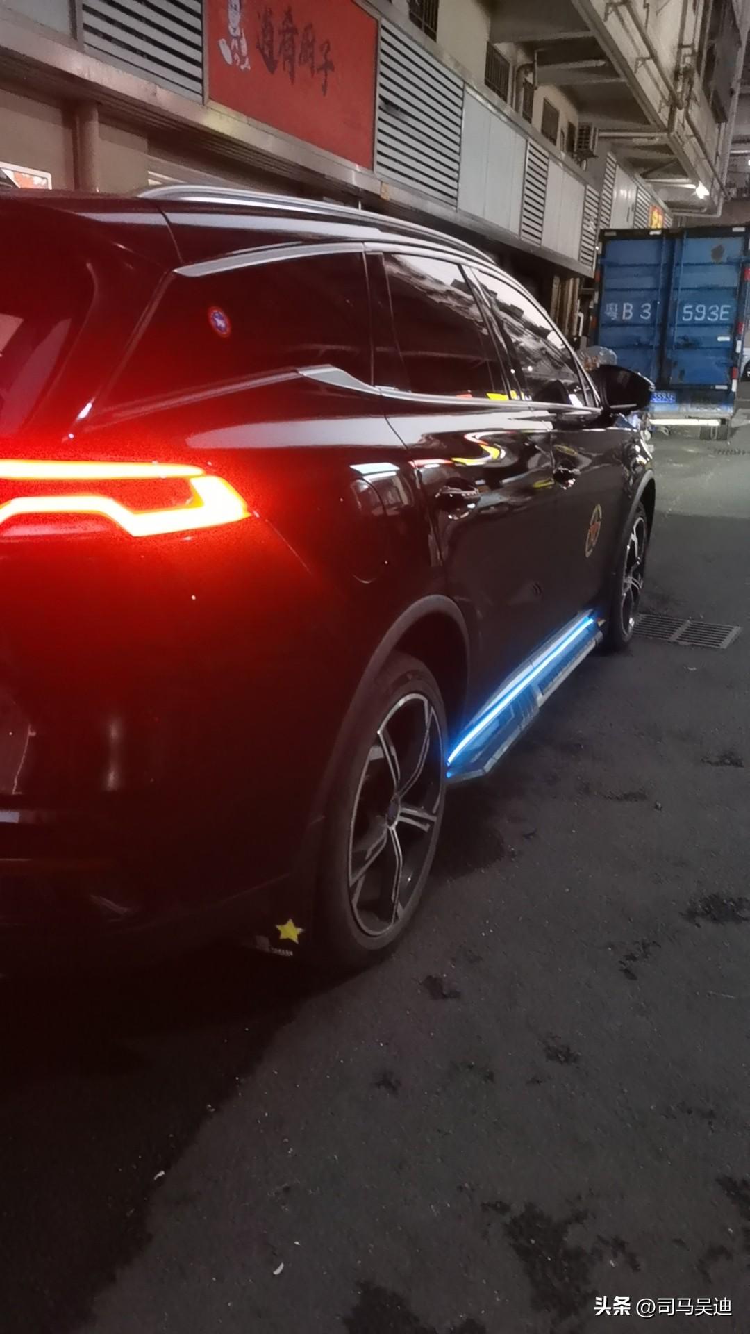 新手开车有个问题不明白，假如我开一辆新车，一个轮子速度是50公里，四个轮子加一起