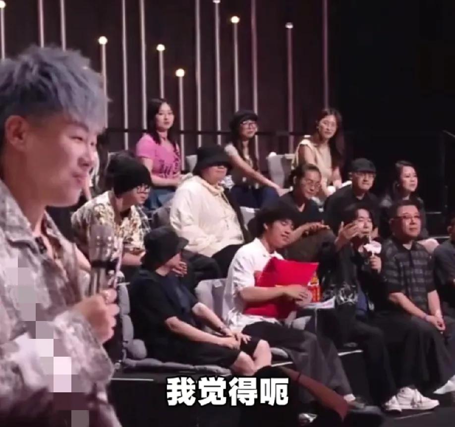 水木年华好勇啊！直接在音综节目上质疑郝蕾不够专业，她一个学表演的来评判音乐，很不