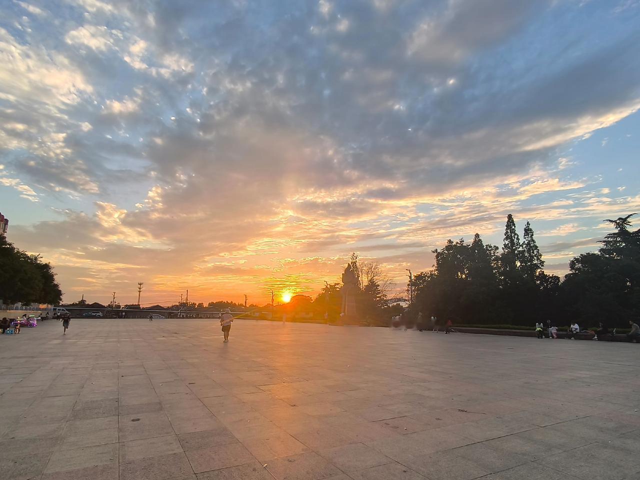 和谐广场。
