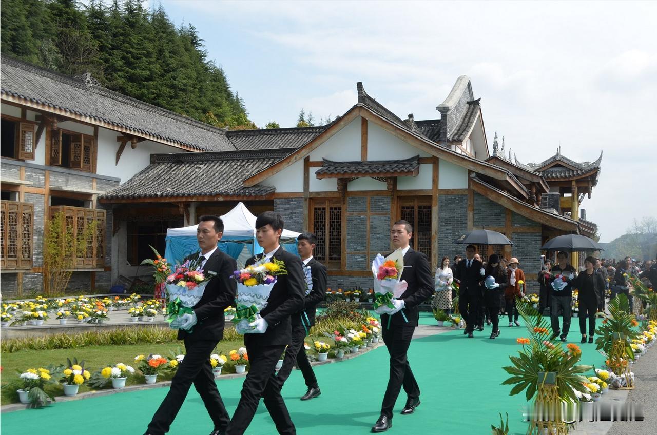 “这就是抛妻弃子的下场！”吉林敦化，一男子离婚后，对两个幼子不管不顾，妻子独自将