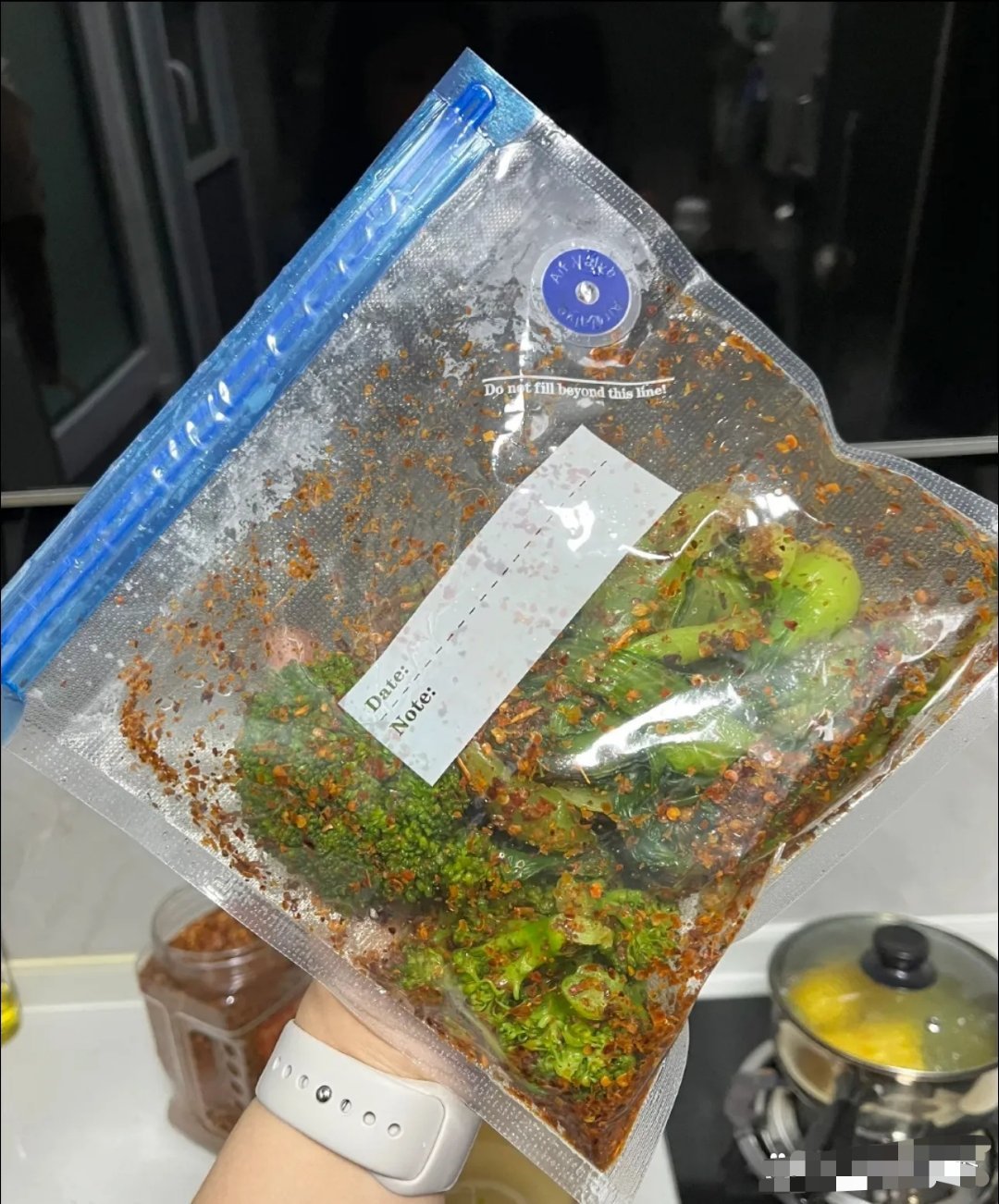 现在你跟我说月亮是方的我都信 