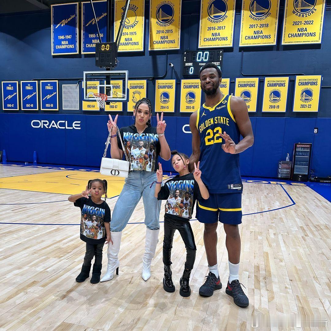 就嘴哥一个没嘟嘴[二哈][二哈]#金州勇士[超话]##安德鲁维金斯[超话]# ​