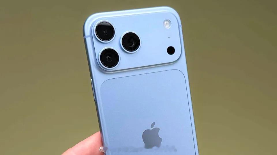 王自如劝你别买iPhone 18 Pro，这次他说得有道理。【事件】9月25日晚