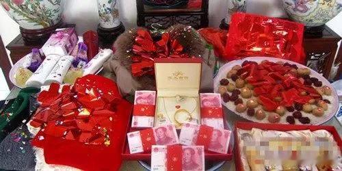 彩礼18.8万快成全国统一价了不知道大家发现没有，很多地方谈婚论嫁，彩礼张口就是