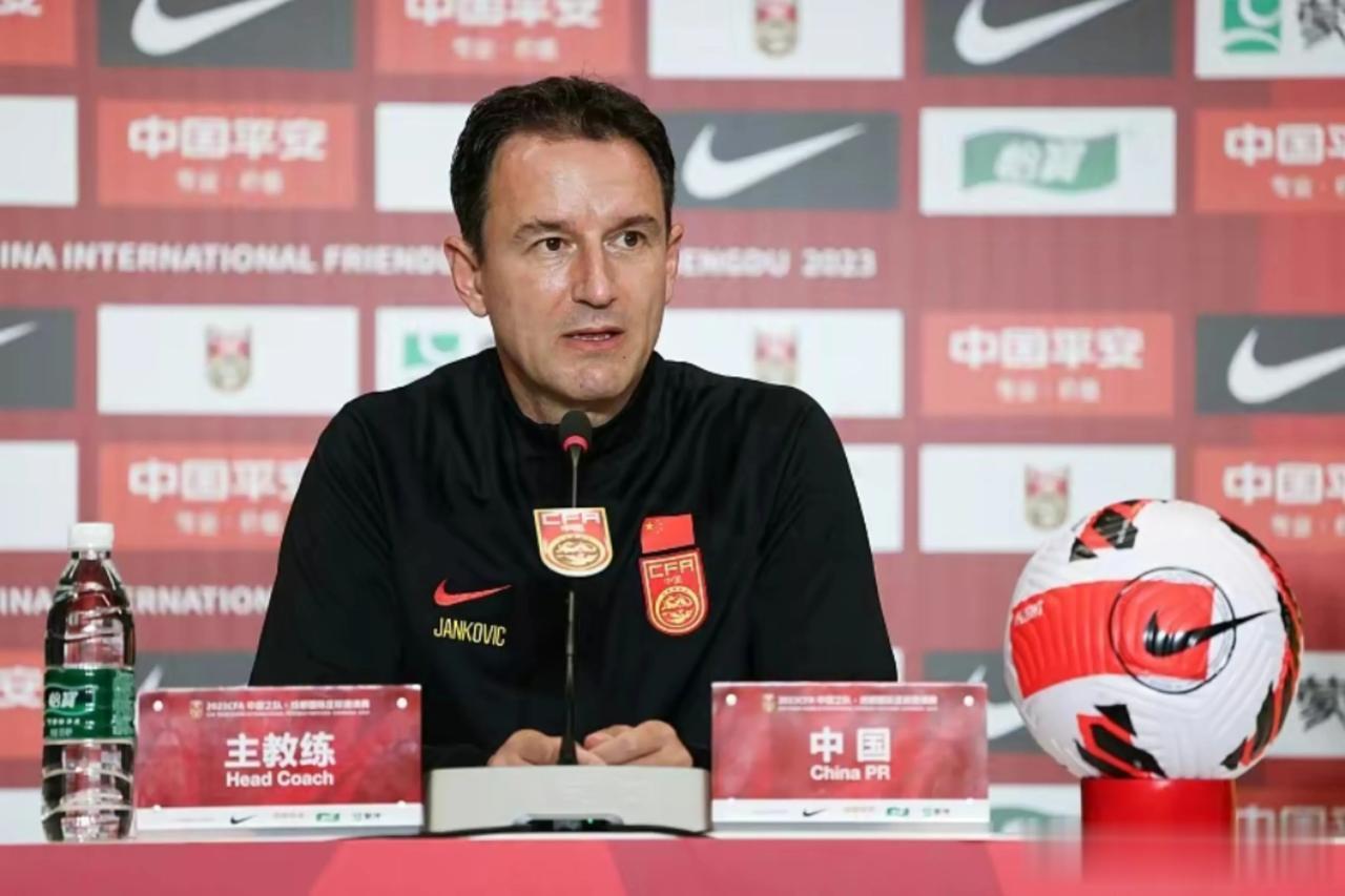 “5问”扬科维奇：

1、下一场比赛门将还用颜骏凌吗？
2、后悔让孙国文和李磊首