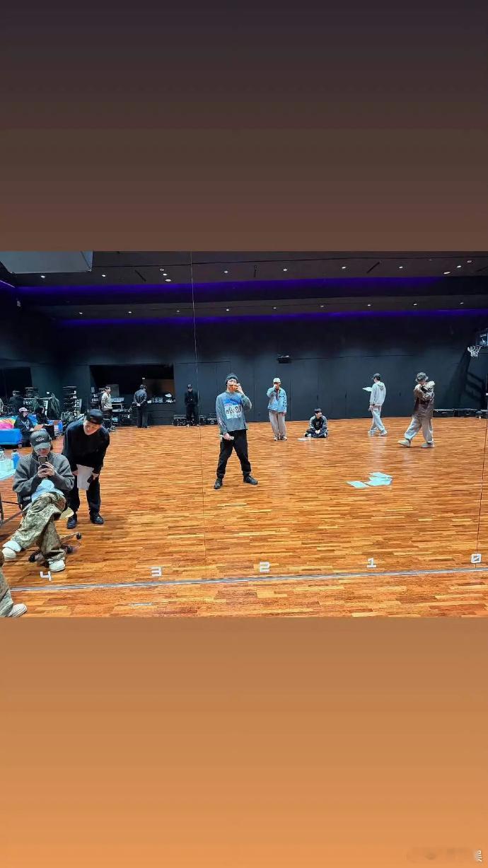 bts更新练习室合照bts练习室七人合照 BTS练习室7人新合照！回归的日子到了