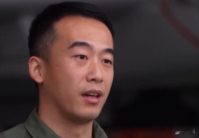 轰-6K和辽宁舰飞行员沟通有暗语！一句话，听出中国军人的底气

“我想到一点，他
