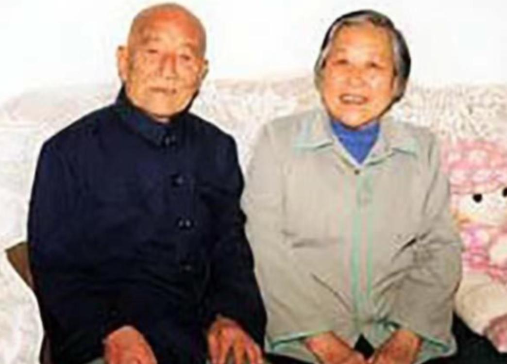 1971年，一老农民贪便宜娶了一个不要彩礼的懒老婆，懒老婆既不会做饭，也不答应同