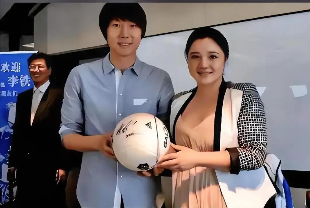 实话实说，李铁最对不起谁？李铁背后的泪水：妻子、父母、恩师、女儿、归化球员全遭殃