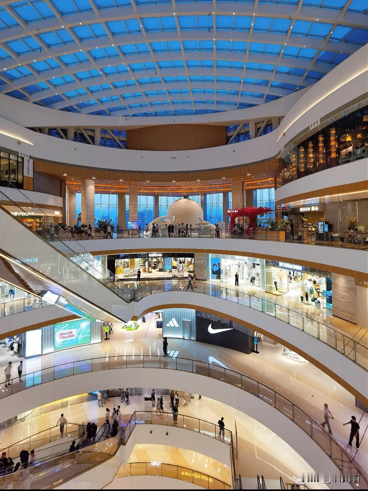 商场空一半、永辉巨亏281亿，
别再甩锅电商了！
这分明是自己把路走死了。

国