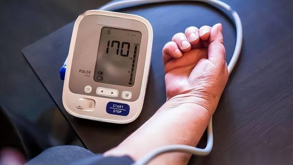 提到血压，年轻时可能觉得跟自己没关系，等过了六十岁，它就成了每天都绕不开的数字。