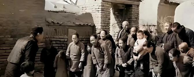 快解放那一年，村里的地主把田地全卖光了，因为他大儿子写信回来了，叫他卖的，不卖以