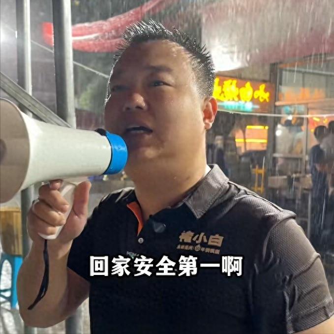 “活该他发财！”6月13日，河北石家庄，天气突然就变了，瞬间狂风暴雨袭来，一家烧