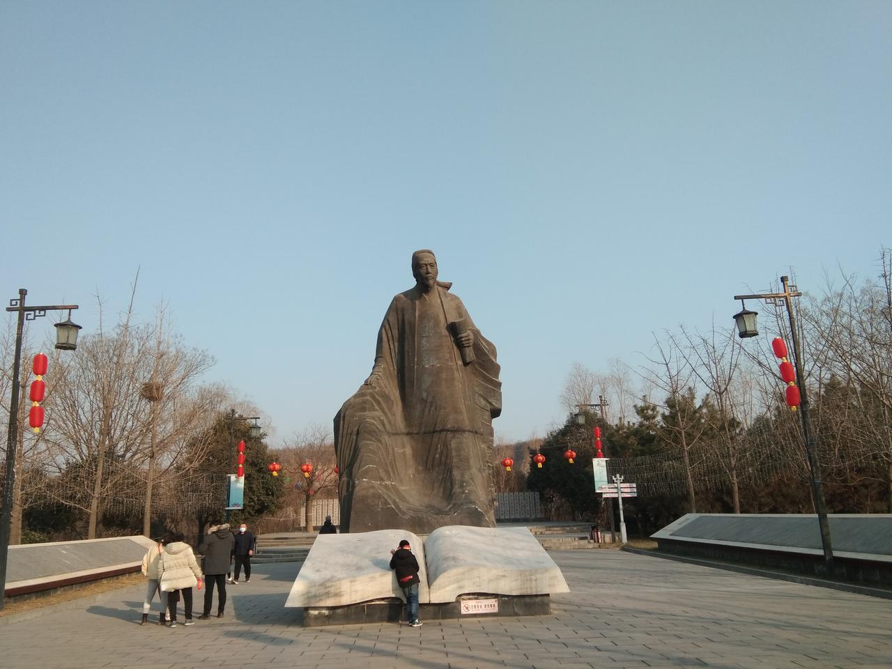 唐朝时河南籍的著名诗人

1:杜甫:河南省巩义（原巩县）人，诗圣。诗史。与李白齐