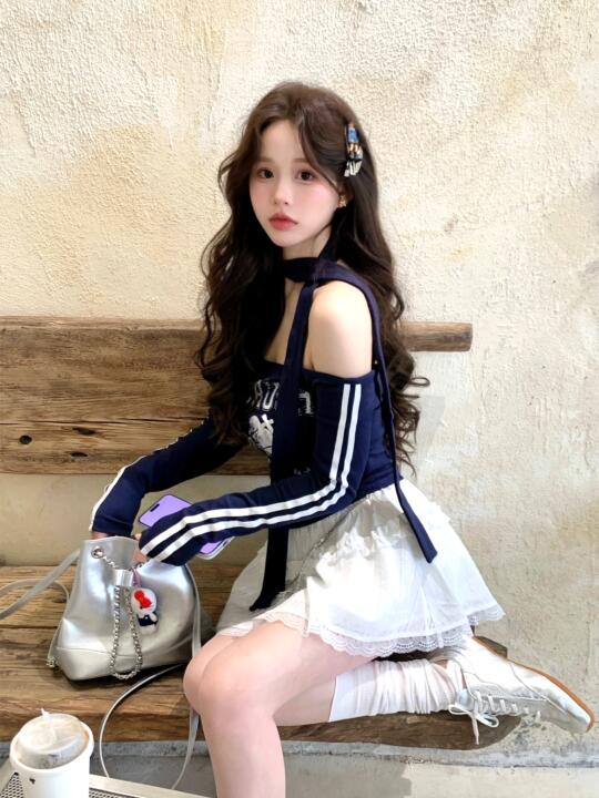 𝗦𝘁𝗼𝗽 𝗼𝗻 𝗮 𝗰𝗲𝗿𝘁𝗮𝗶𝗻 𝗱𝗮𝘆⋆⁺