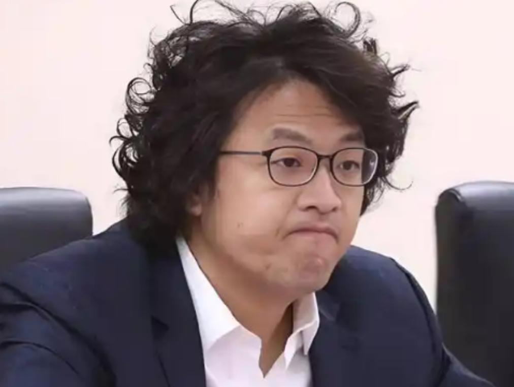 “台独” 急先锋沈伯洋彻底凉了！沈伯洋父子用大陆赚的钱养台独，本想换个马甲就能继