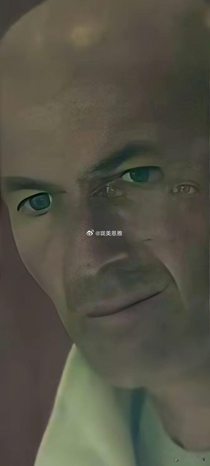 让梅西打进帽子戏法的阿尔及利亚门将，是齐达内之子齐达内场边，看着也摇头 