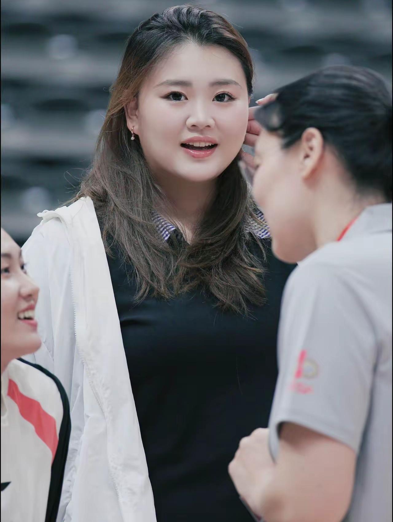 “她就是个跳舞的，能打什么篮球？”这是刘禹彤转型初期听过最多的话，出身哈尔滨篮球