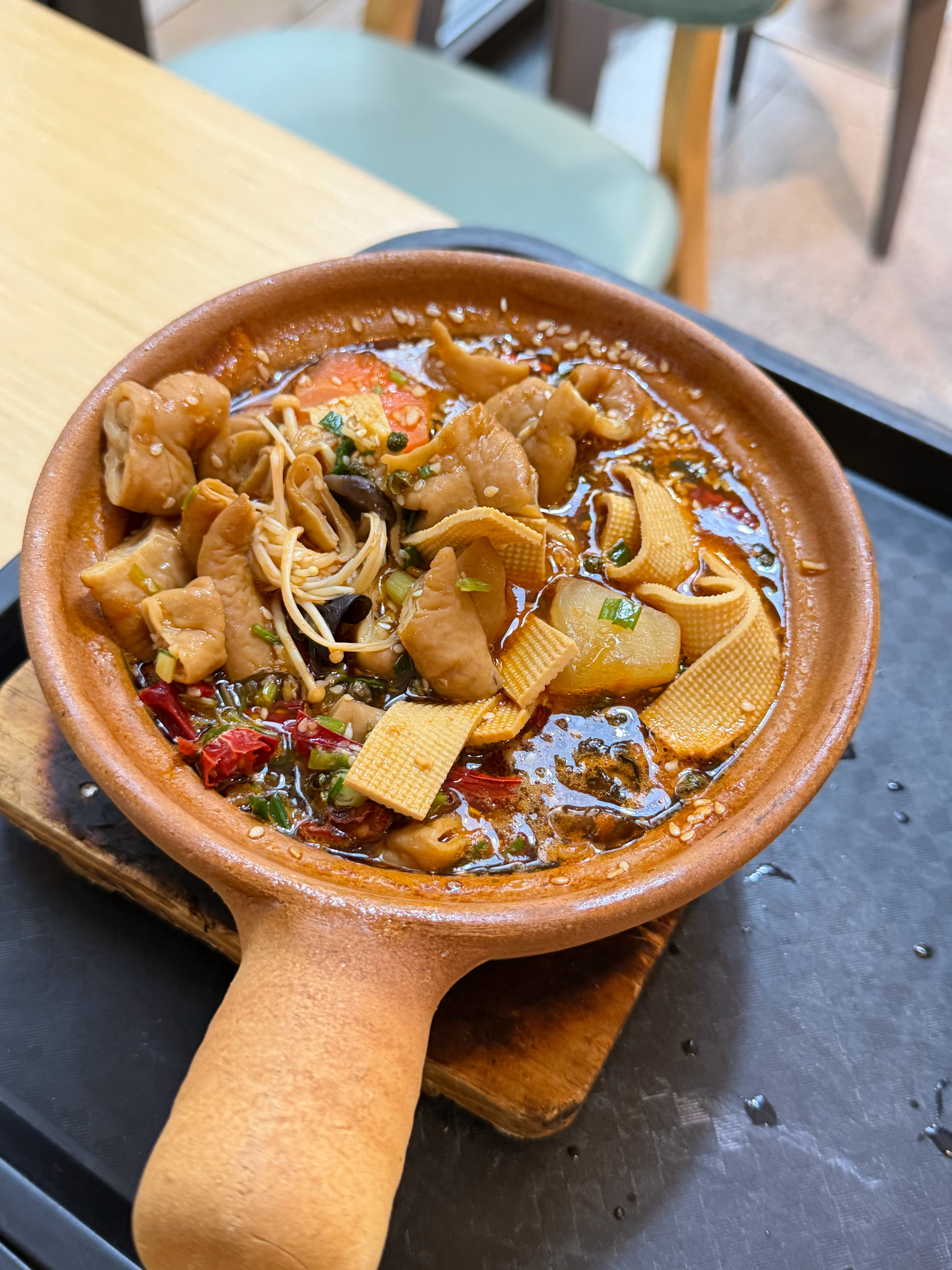 能让我坚持去健身的，就是健身房楼下食堂的砂锅，20块钱一份香迷糊了 苏州