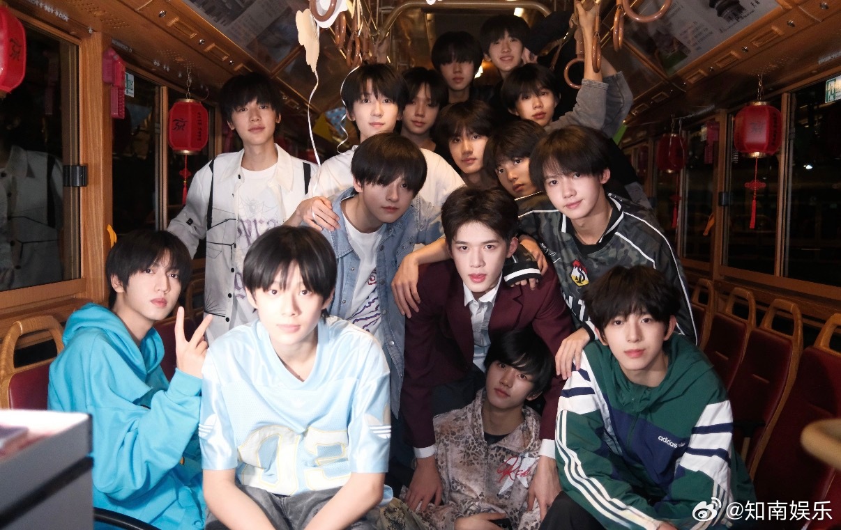 TF四代全体签名致粉丝的一封信 TF四代练习生写给粉丝们的一封信，希望粉丝注意安