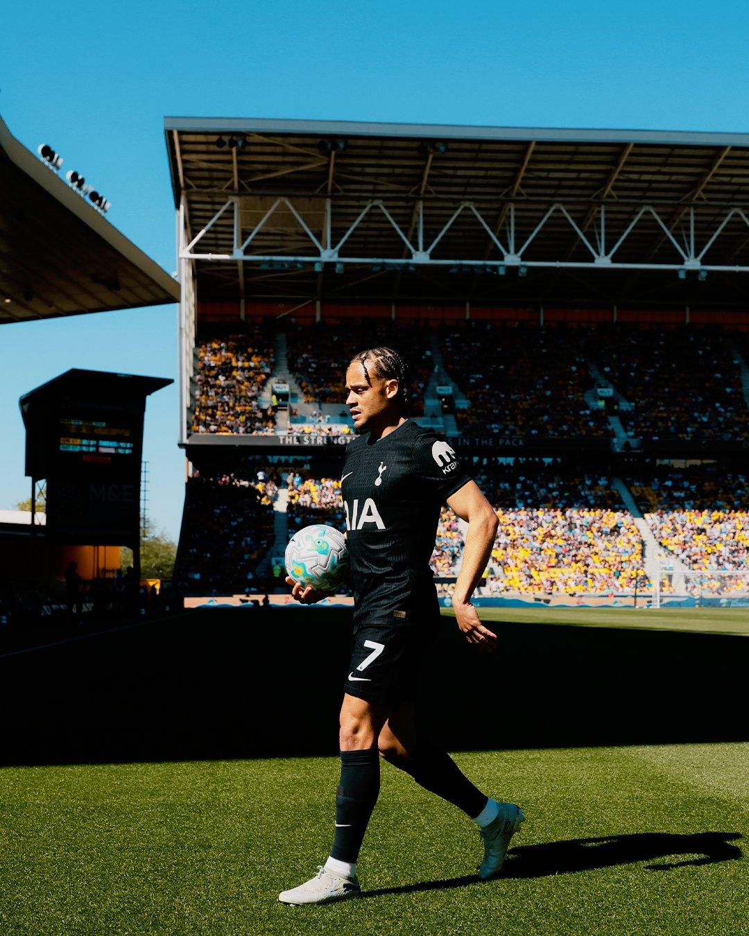 热刺官方：我们确认，哈维·西蒙斯右膝前交叉韧带（ACL）撕裂。
 
这位23岁的