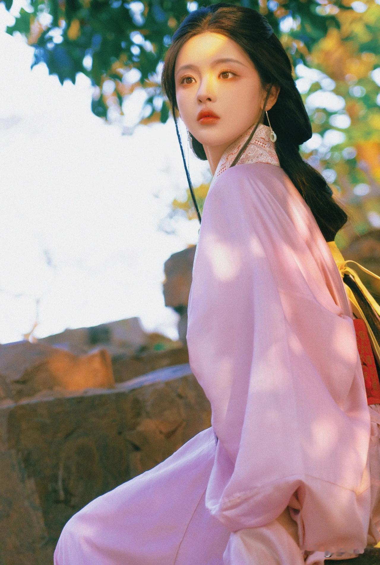女明星古风写真，杨超越、白鹿、李一桐、周也、王楚然，谁惊艳了你？