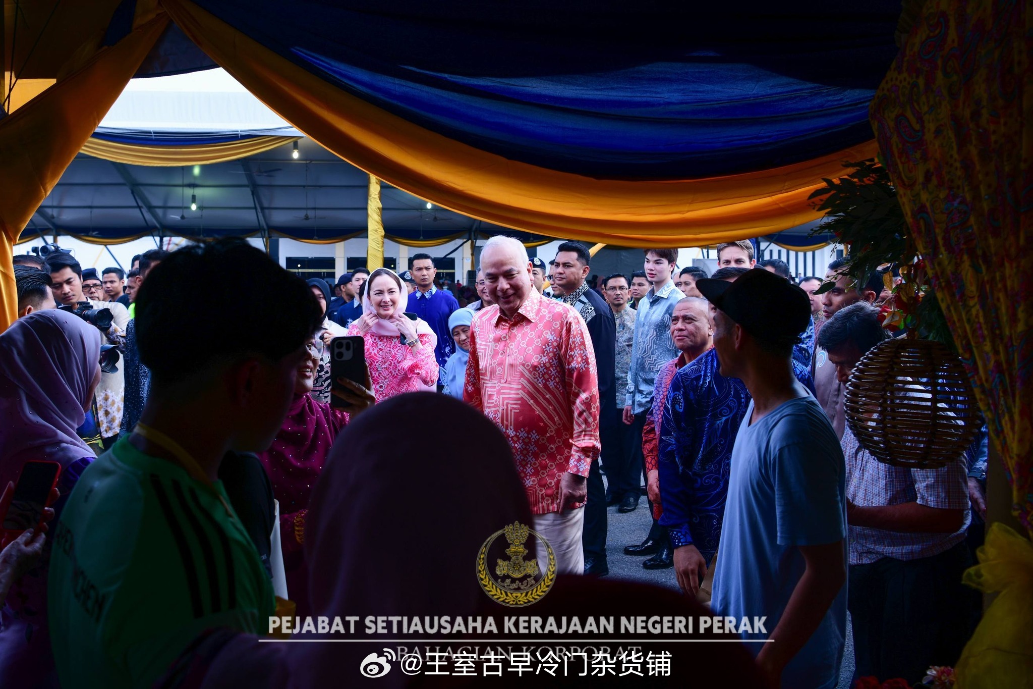 王室王室马来西亚王室霹雳 2026年3月21日，霹雳苏丹夫妇出席开斋庆典。 