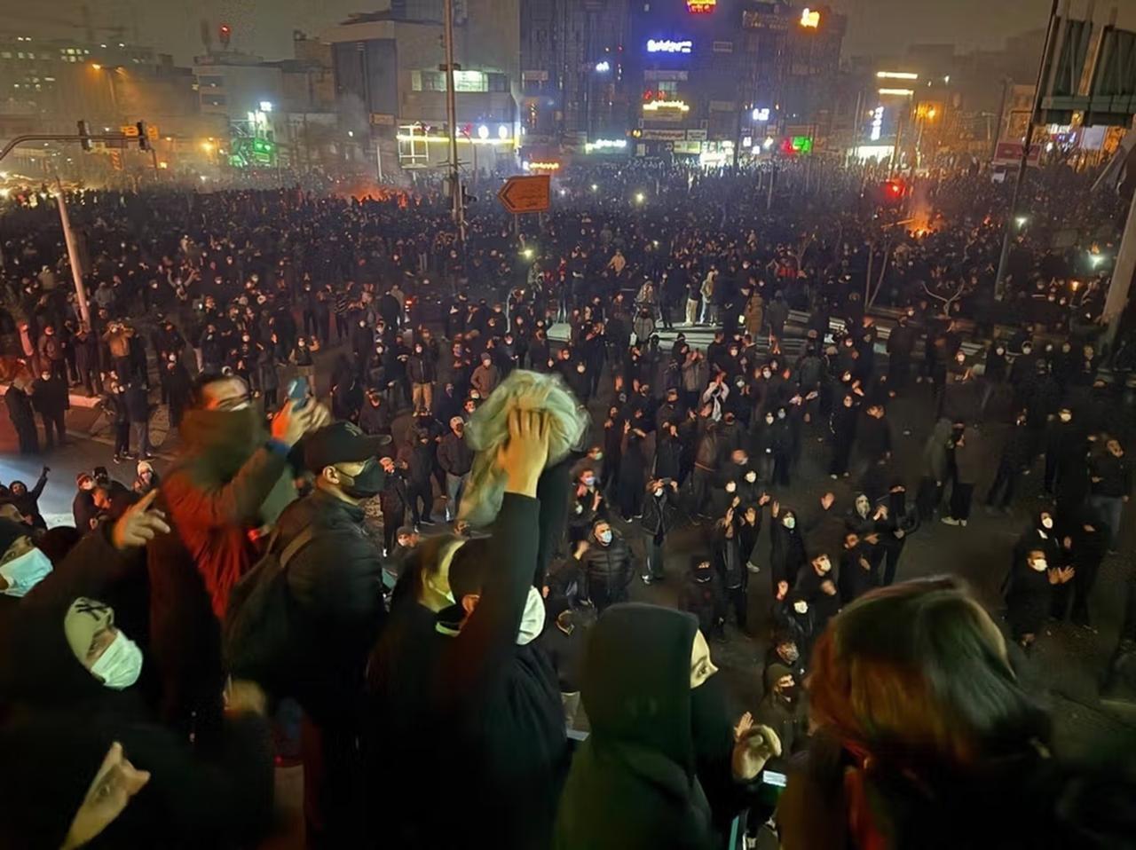 由于伊朗局势即将失控，一些国家敦促公民立即离开。
澳大利亚外交部在1月12日警告